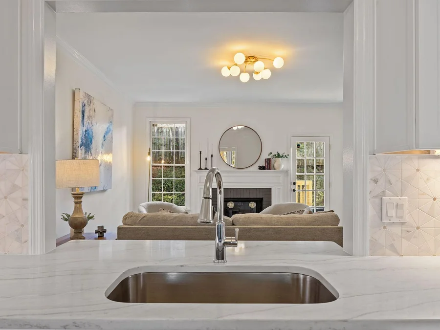 Ashland — Kitchen pass-through