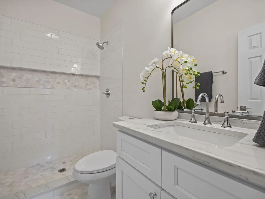 Ashland — Bathroom