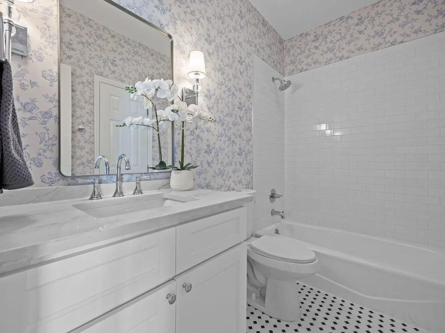 Ashland — Bathroom
