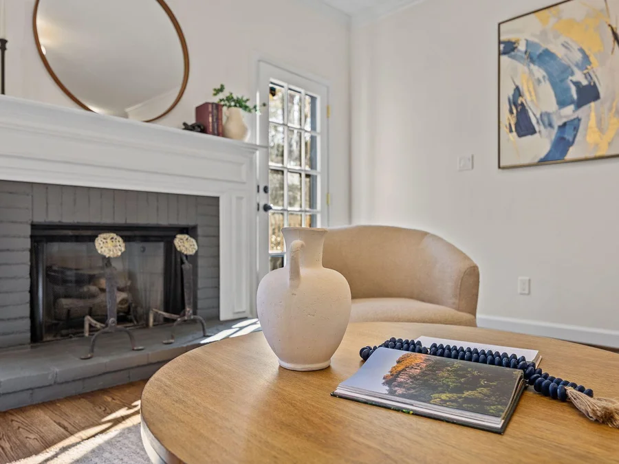 Ashland — Living room detail